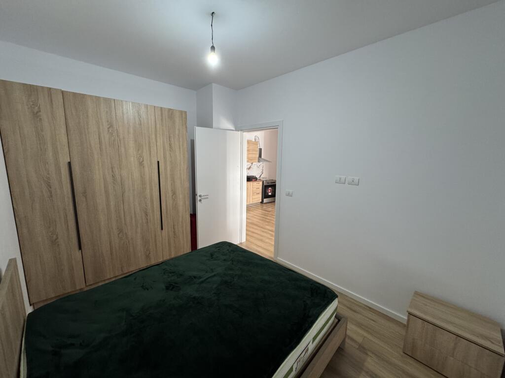 🏡 Jepet me qira apartament 1+1 📍 Pranë Shkollës së Kuqe 📌 Kati i 3-të 🏢 Pallat i vitit 2025 🛋️ I sapoarreduar  💶 Çmimi: 700 € (i diskutueshëm) 