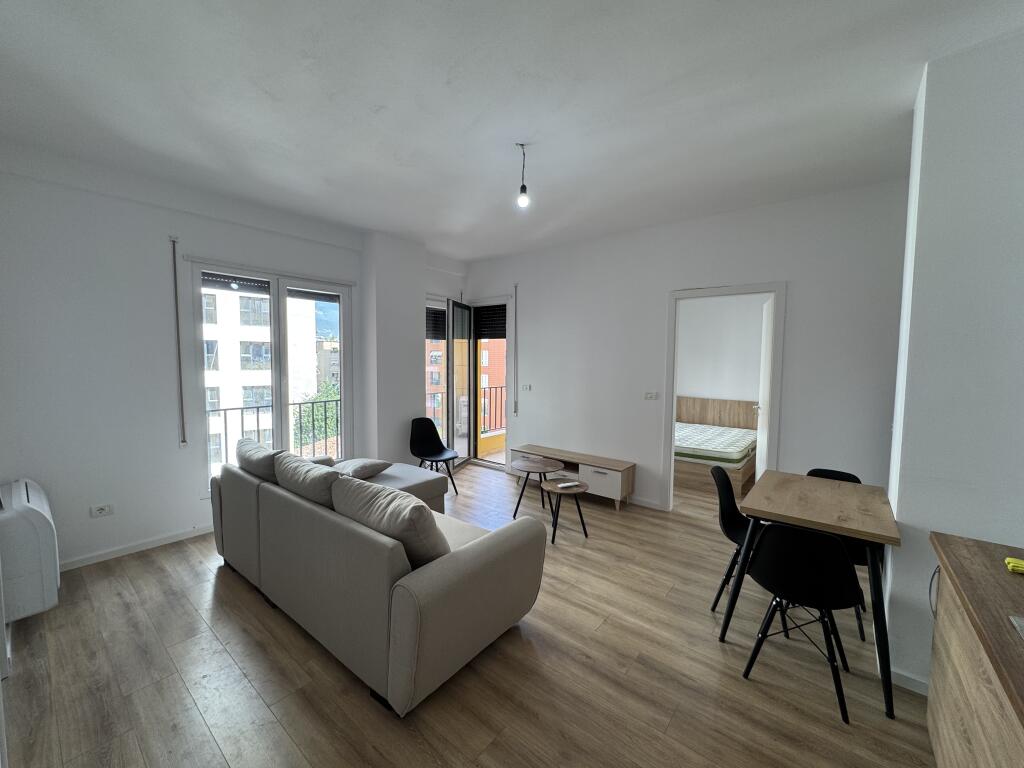 🏡 Appartamento 1+1 in affitto 📍 Vicino alla Scuola Rossa 📌 3° piano 🏢 Edificio del 2025 🛋️ Appena arredato  💶 Prezzo: 700 € (trattabile) 