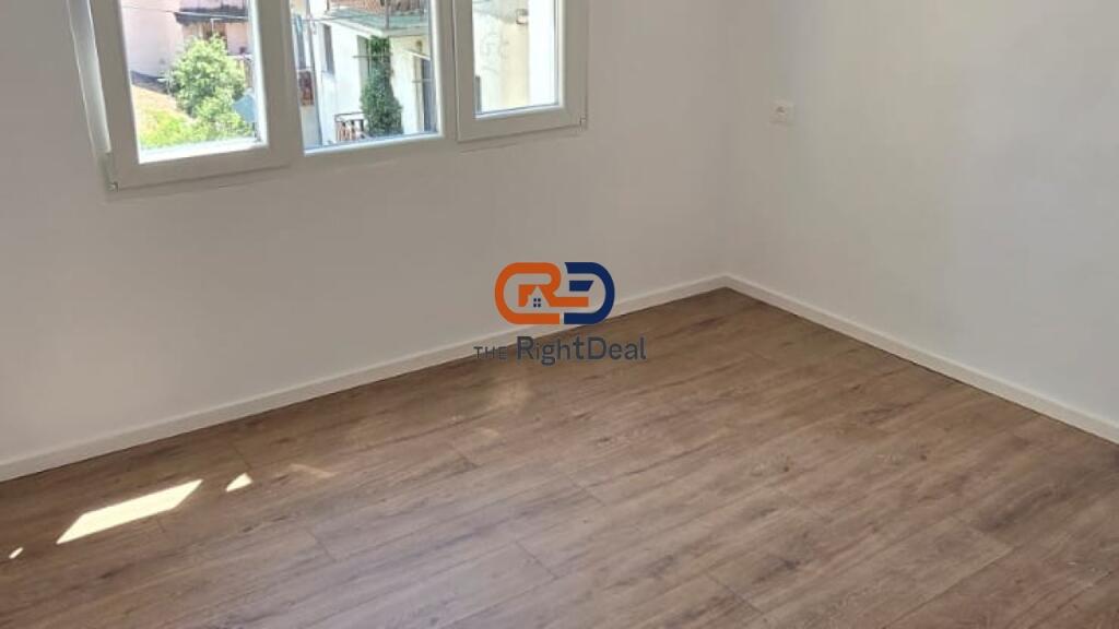 Vicino alla Strada di Kavaja, Super Appartamento 2+1 Appena Investito in Vendita!!!