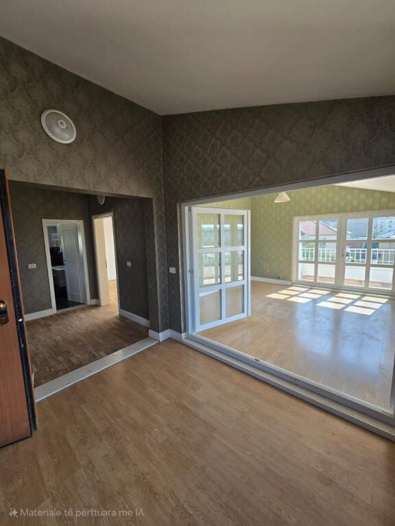🌿 Villa in Affitto – vicino alla Scuola Unita, Tirana