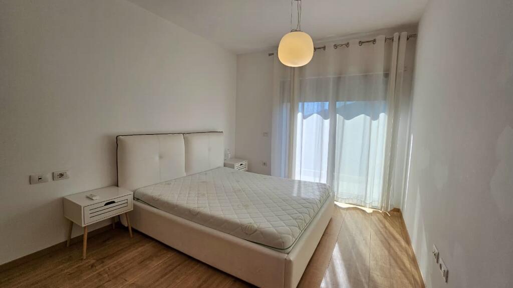 Affittasi villa su due piani, locale, vicino a Tegu/Tirana