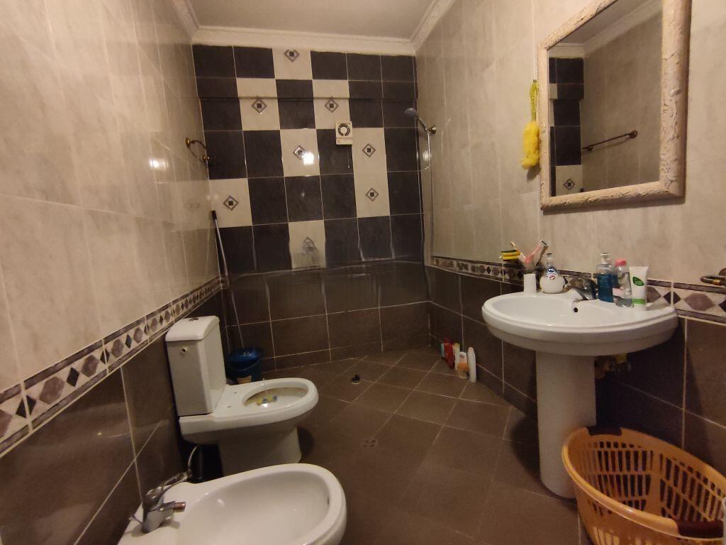 VENDIAMO APPARTAMENTO PER INVESTIMENTO VICINO AL LAGO DI TIRANA!! 190.000 €