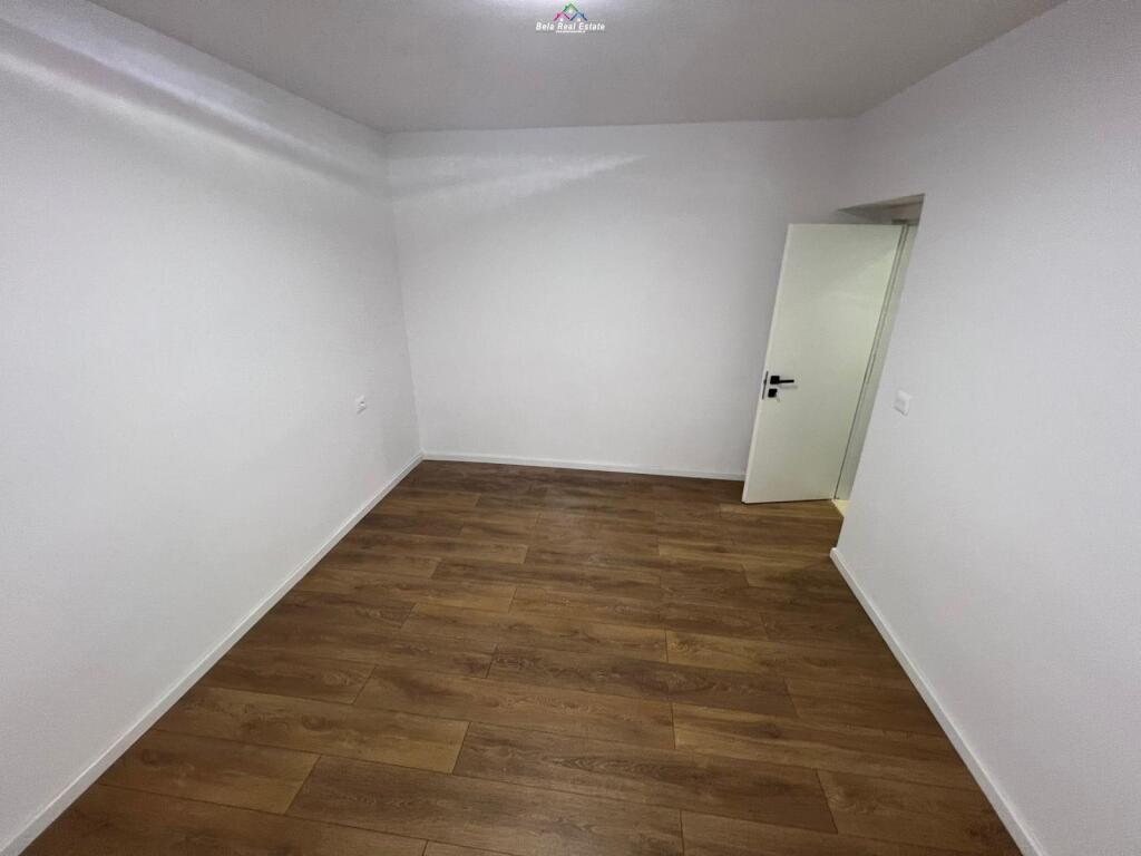 Ufficio in affitto in Via Elbasan (ID BZ2694) Tirana