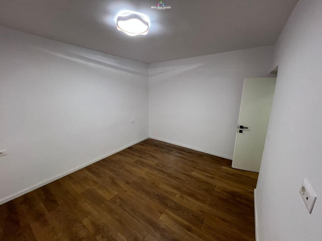 Ufficio in affitto in Via Elbasan (ID BZ2694) Tirana