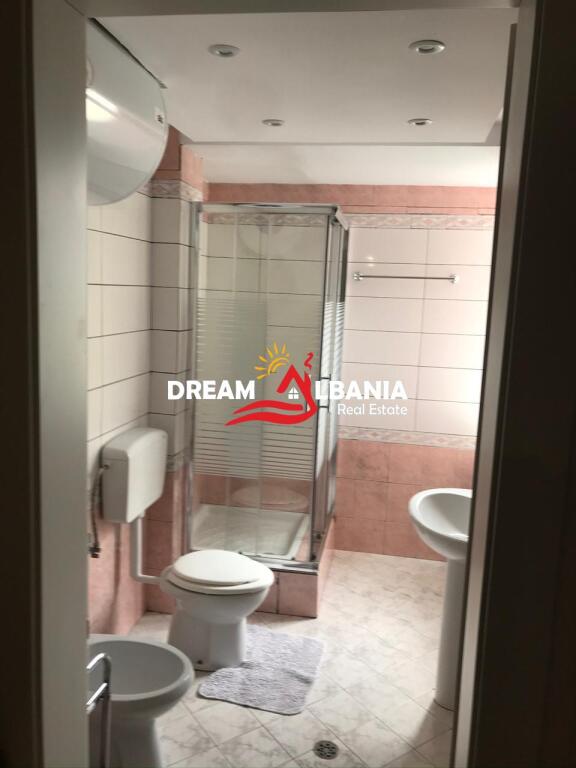 Appartamento 3+1 in affitto nella zona del centro vicino al ristorante Piazza a Tirana (ID 4231201)