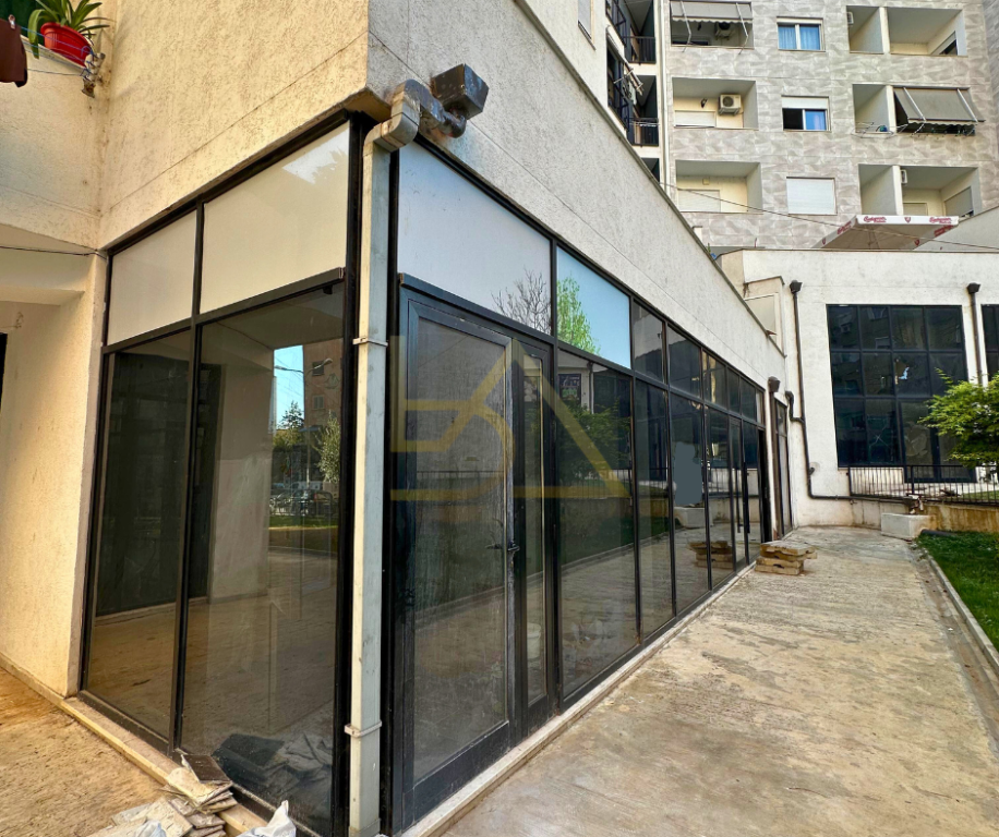 Locale Commerciale in Affitto – Tirana, Zona Brryli