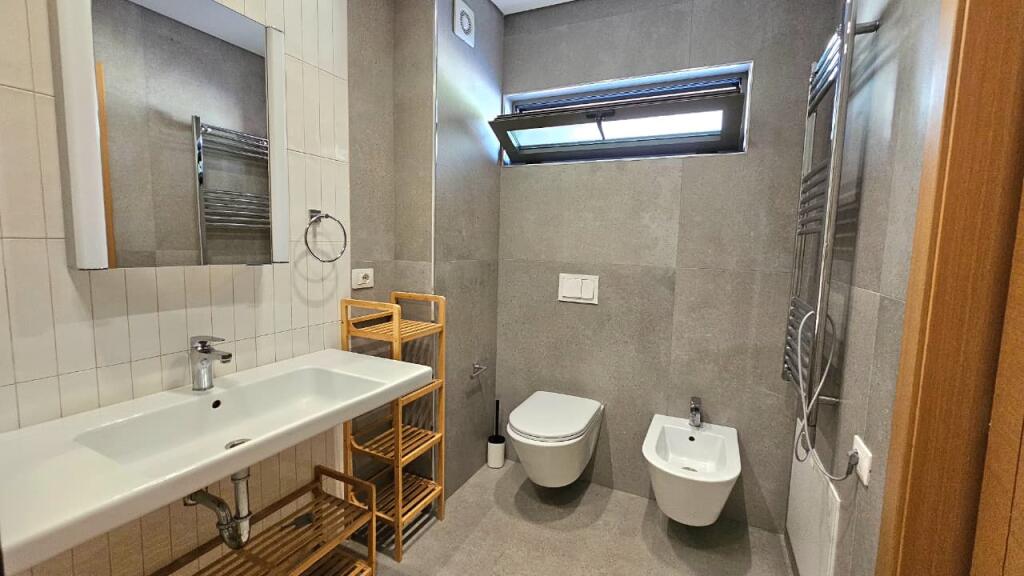 Villa di 3 piani in affitto vicino a Tegu / Tirana