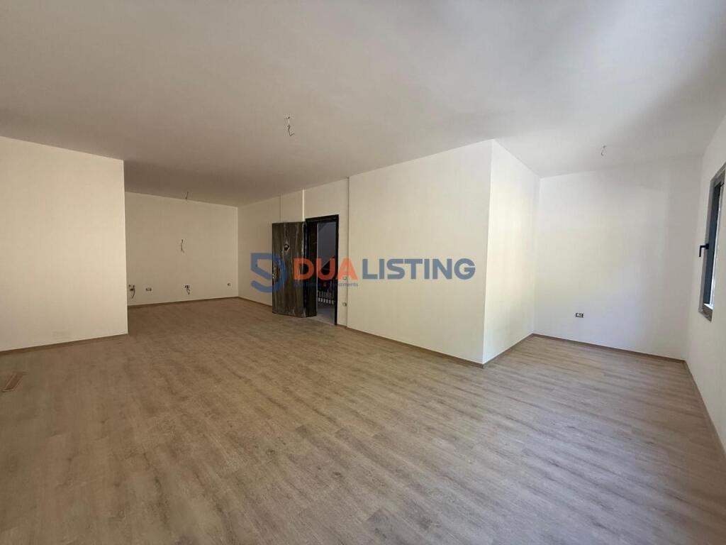 WE SELL AT A BARGAIN PRICE APARTMENT 2+1+2 AT THE XHELUKS COMPLEX NEAR XIBRAKU!