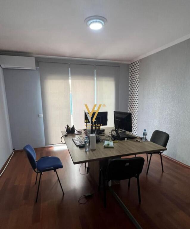 UFFICIO 130 M2 IN AFFITTO AL 5 MAJI, CENTRO CONCORD 950 EURO