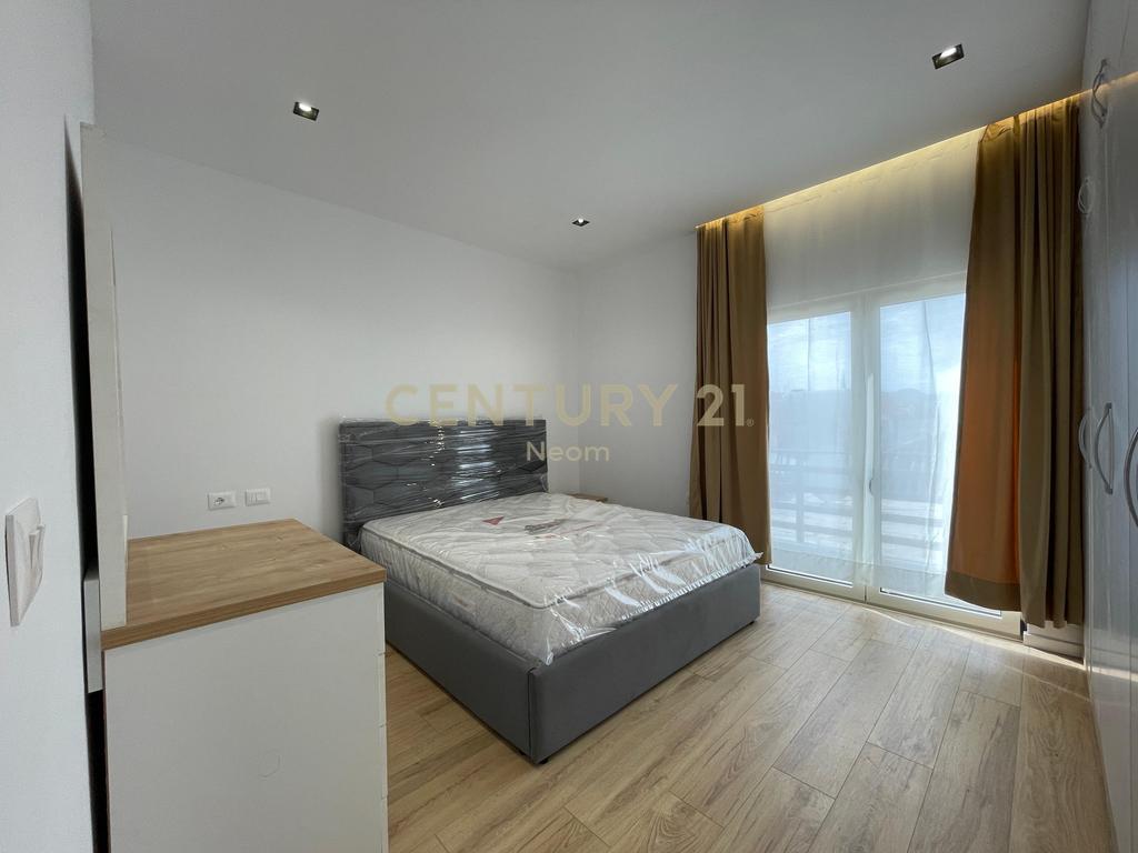 AFFITTASI PIANO DI UNA VILLA A KOMBINAT!