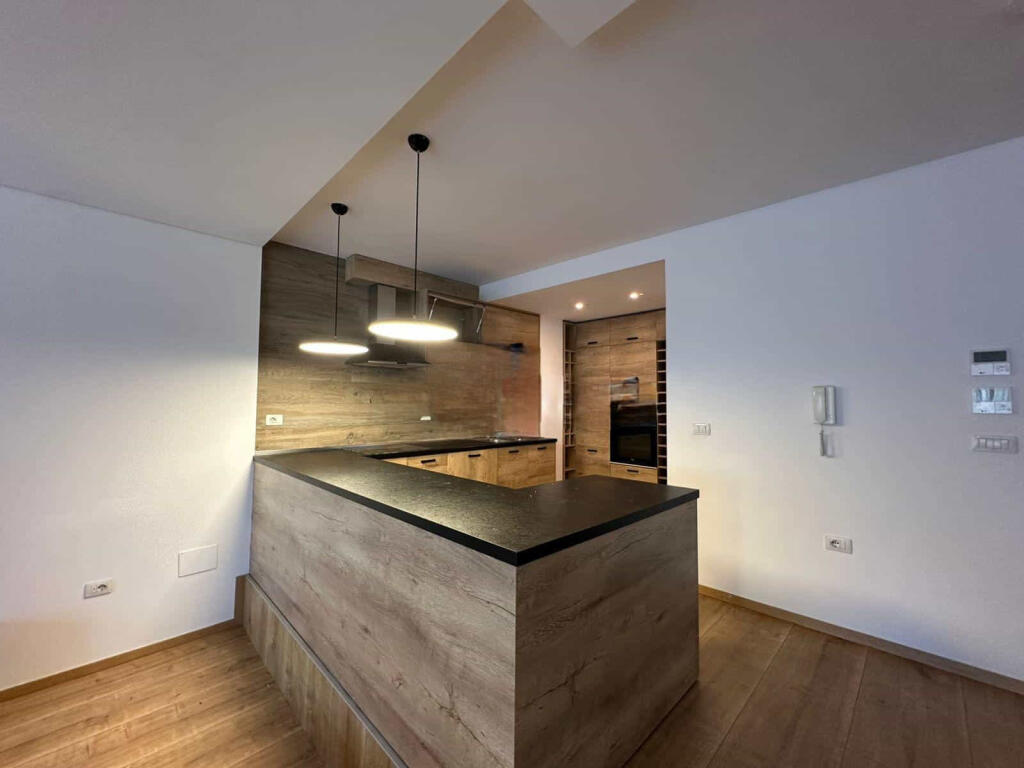 Villa su 3 piani in affitto presso Olive Grove Residence (ID BV22503) Tirana