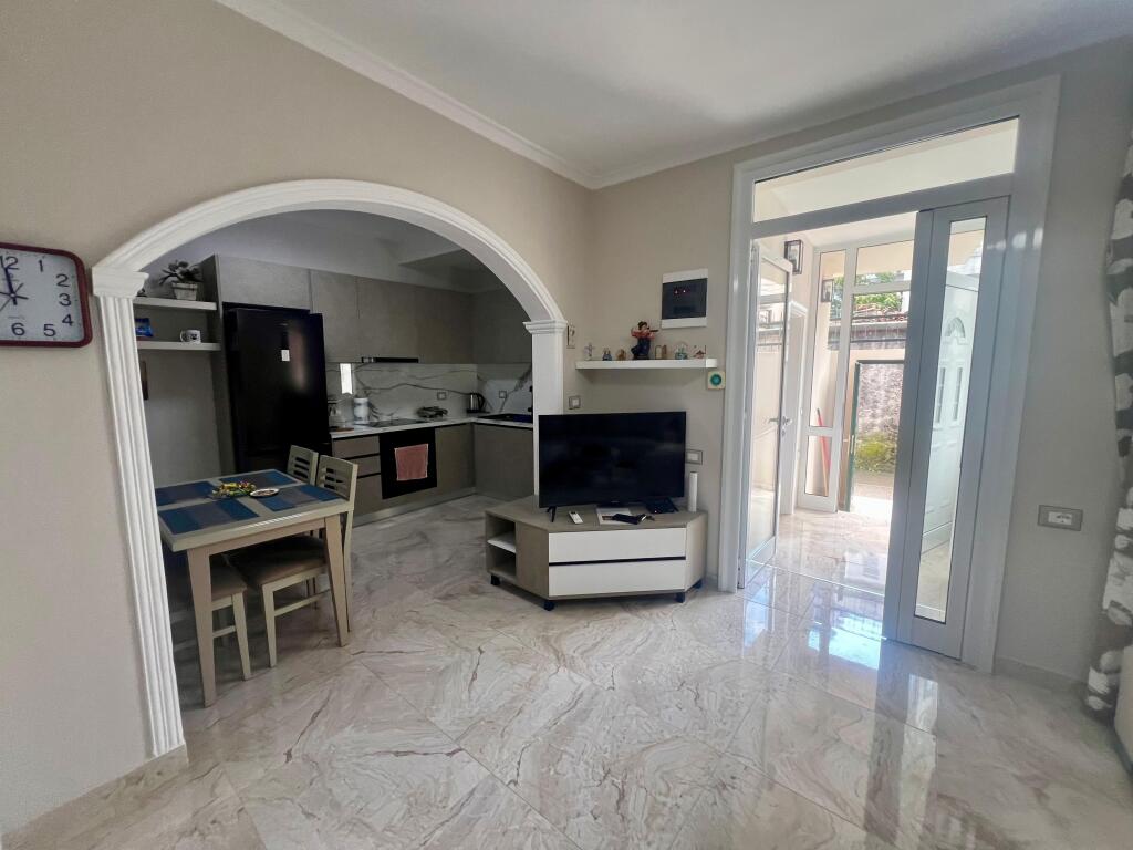 Casa Privata in Affitto a Vlora