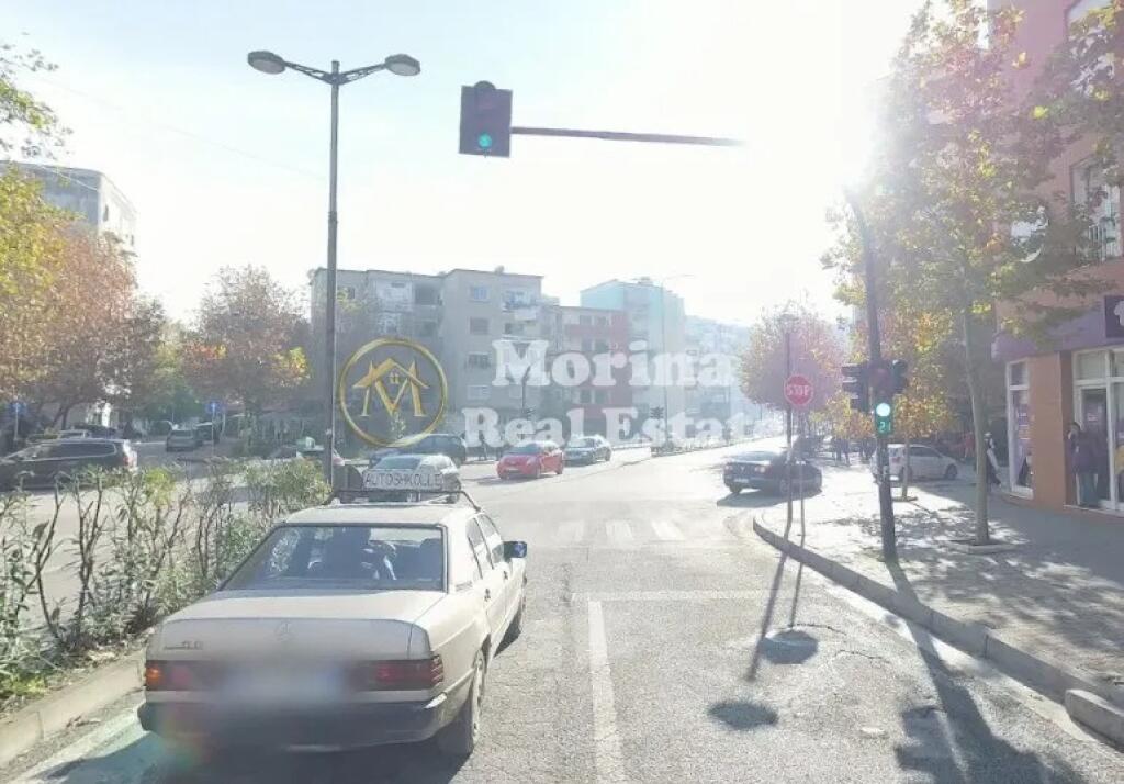 Shitet Shtepi Private, te Ali Demi, 118000 Euro