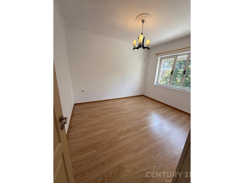 Appartamento 2+1 In Affitto a Myslym Shyri, Tirana - 500€ | 70 m²