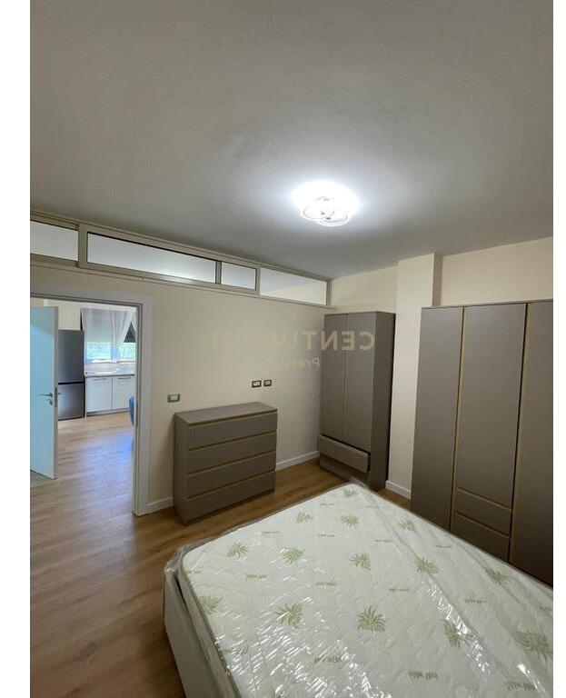 AFFITTIAMO IL PRIMO PIANO DI UNA VILLA  + POSTO AUTO, ALI DEM! 500 € /Mese
