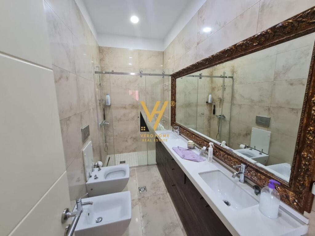 AFFITTASI APPARTAMENTO 3+1+2 AL LAGO ASCIUTTO 100.000 LEKE