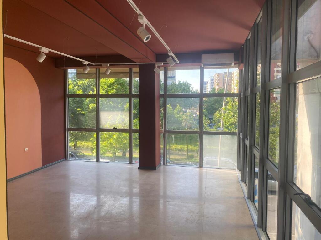 UFFICIO IN AFFITTO 85 M2 BOULEVARD BAJRAM CURRI 1000 EURO