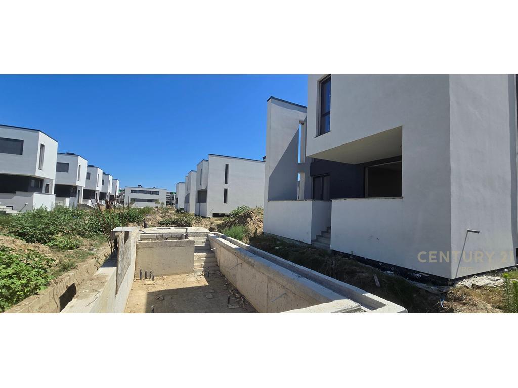 3-STOREY VILLA WITH POOL AT TURQUOISE MARINA, LALEZ BAY!    800,000 €