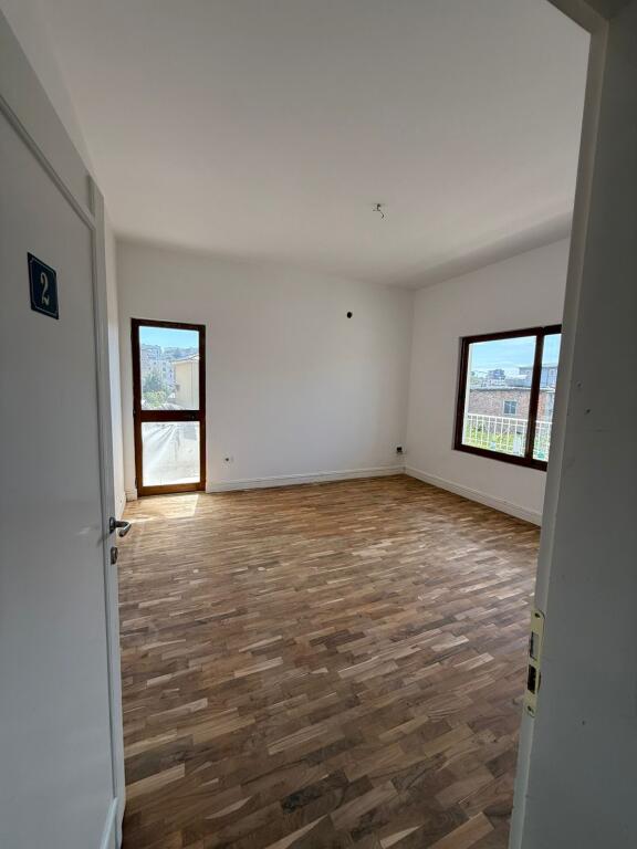 🌿 Villa in Affitto – vicino alla Scuola Unita, Tirana