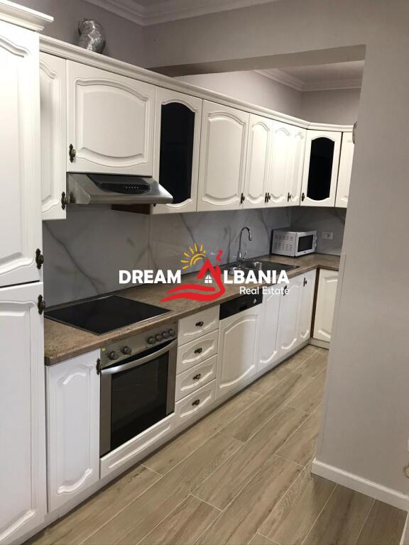Appartamento 3+1 in affitto nella zona del centro vicino al ristorante Piazza a Tirana (ID 4231201)