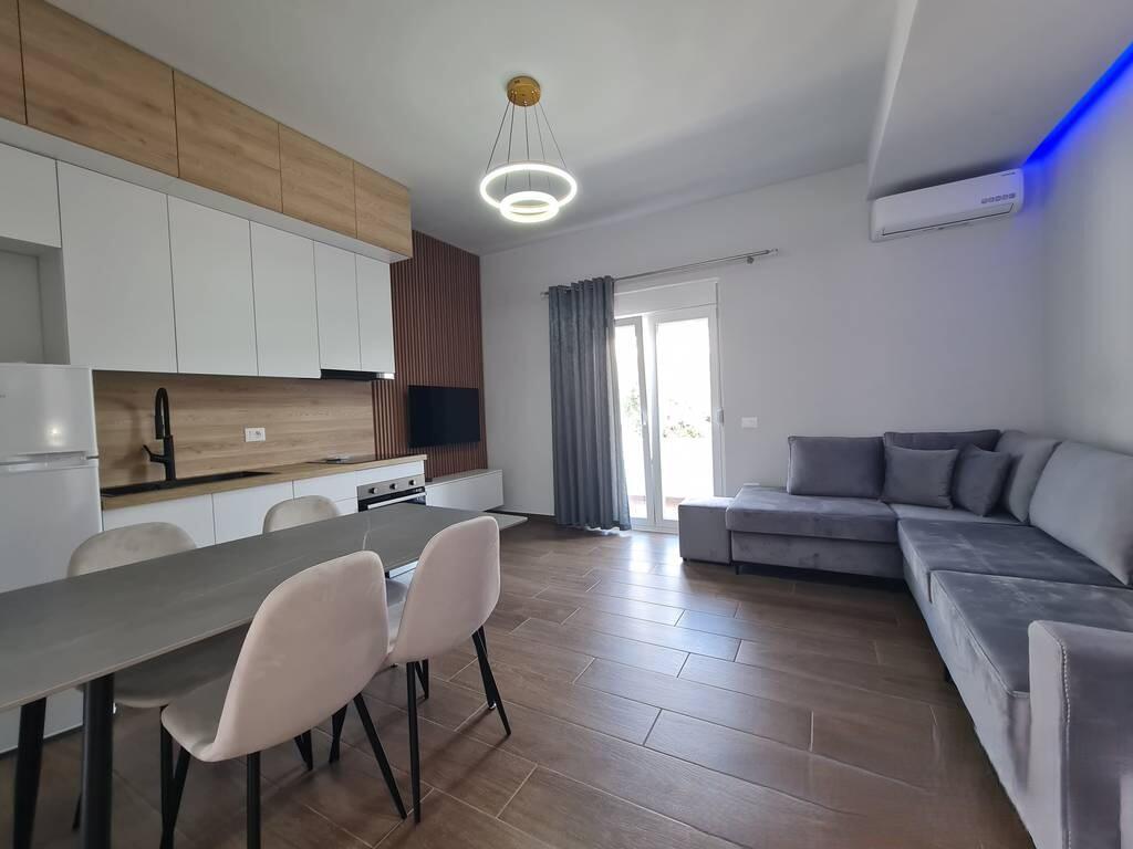 OFROJ PER QIRA APARTAMENT 1+1 ME POST PARKIMI-PRANE SENATORIUMIT! 500 € /Muaj