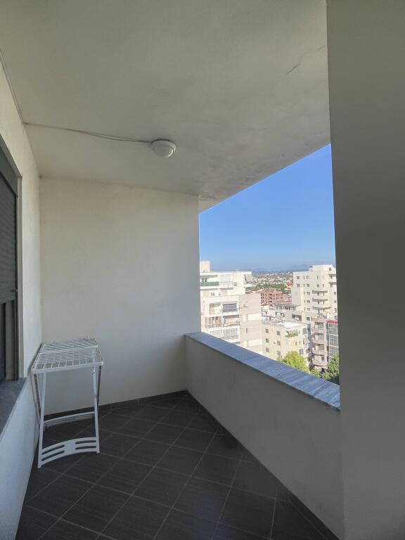Jepet me qira afatgjatë 🏖️ super apartament 1+1 me pamje nga deti 🌊 tek Rrota Kuqe.