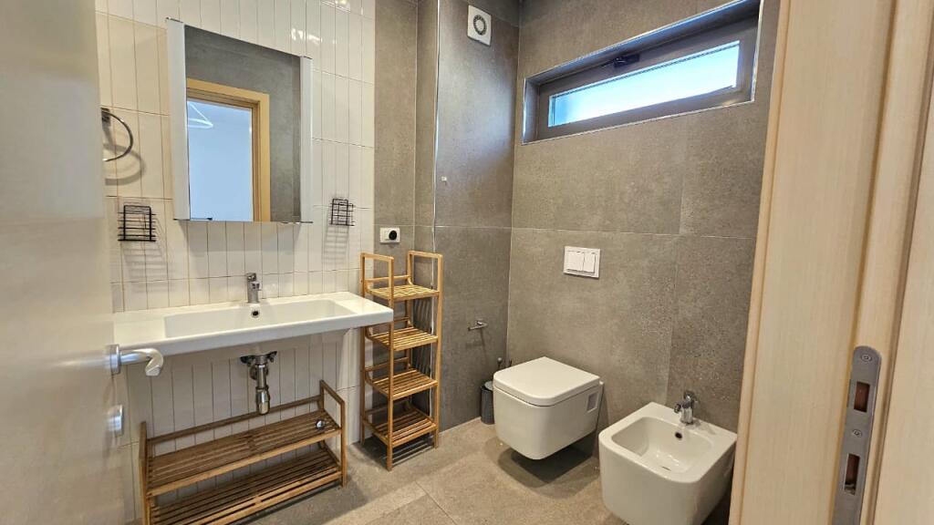 Affittasi villa su 2 piani vicino a Tegu / Tirana