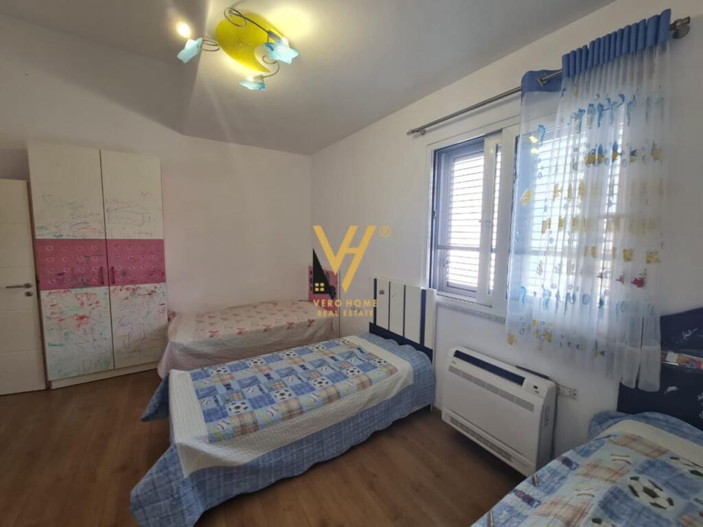 AFFITTASI APPARTAMENTO 3+1+2 AL LAGO ASCIUTTO 100.000 LEKE