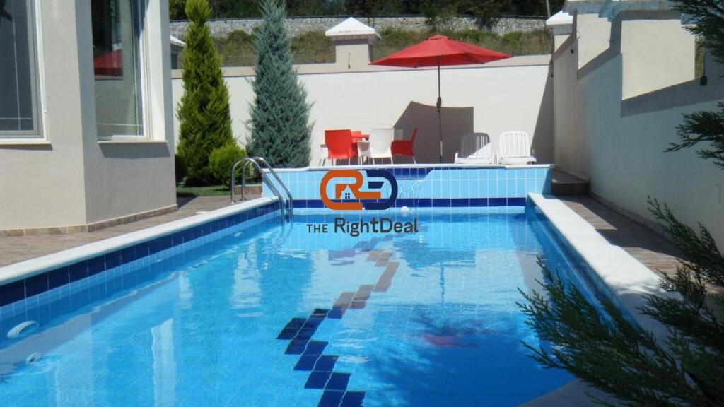 Vicino al Palazzo delle Brigate, Affittasi Villa con Architettura Moderna con Piscina!