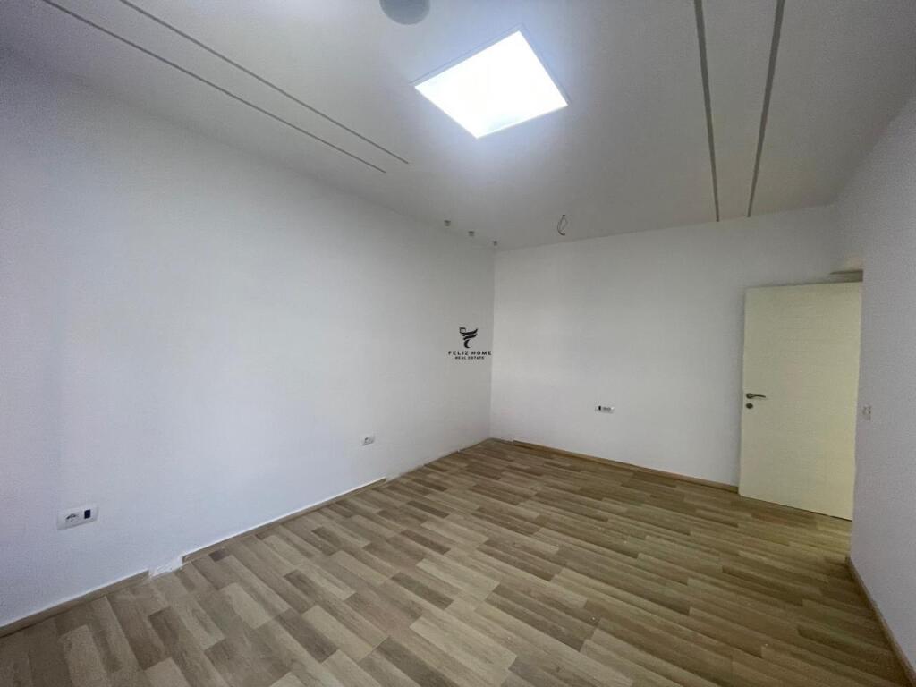 UFFICIO IN AFFITTO 75 M2 VIA ABDYL FRASHERI 700 EURO