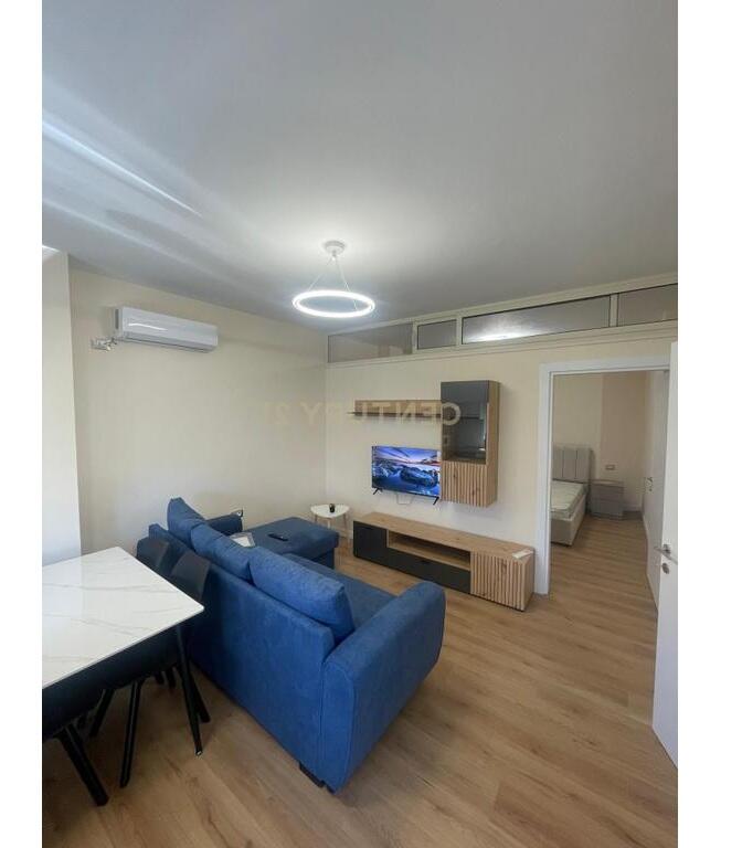 AFFITTIAMO IL PRIMO PIANO DI UNA VILLA  + POSTO AUTO, ALI DEM! 500 € /Mese
