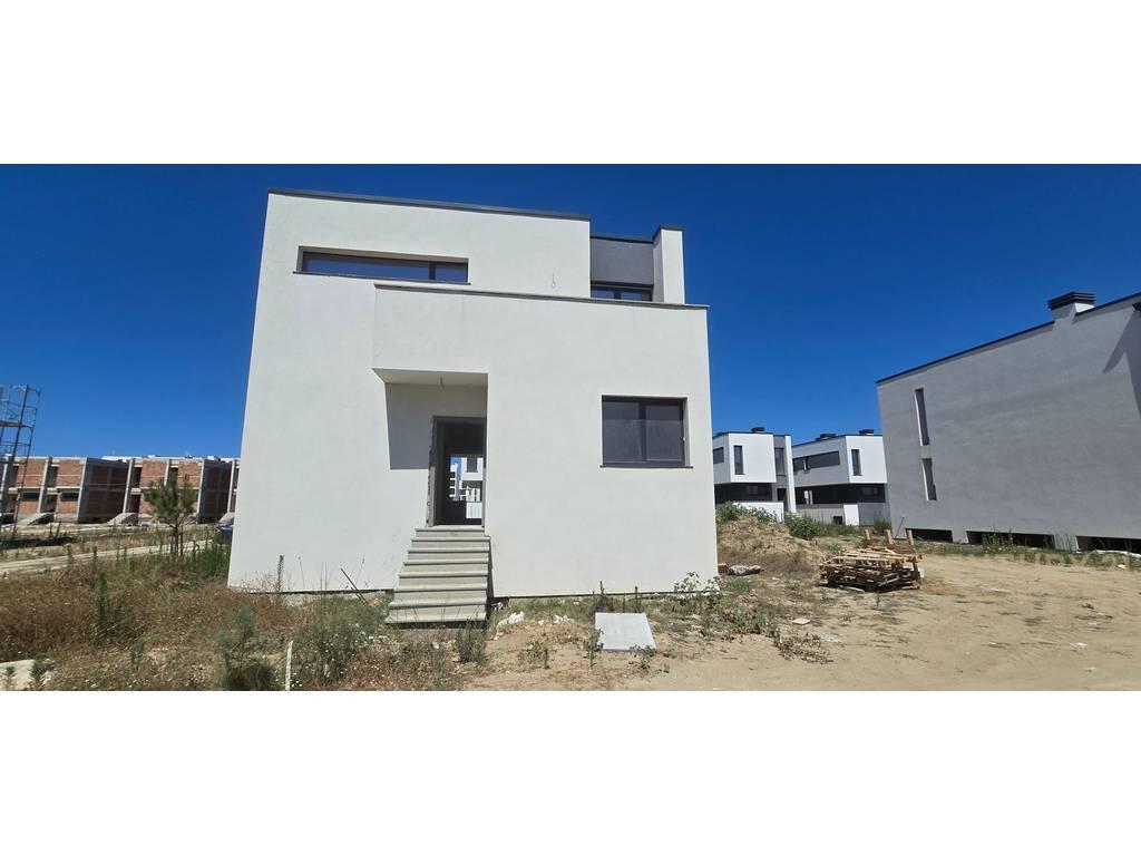 3-STOREY VILLA WITH POOL AT TURQUOISE MARINA, LALEZ BAY!    800,000 €