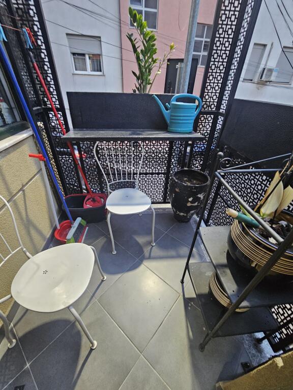 Jepet me Qera: 2+1 &amp; 1 Ballkon* *(📍Bigmarket.Prane Kristal centre )* - Kt.1 - *70.000 leke€/Muaj* - Sp.100 m² || Zone teper e Qete