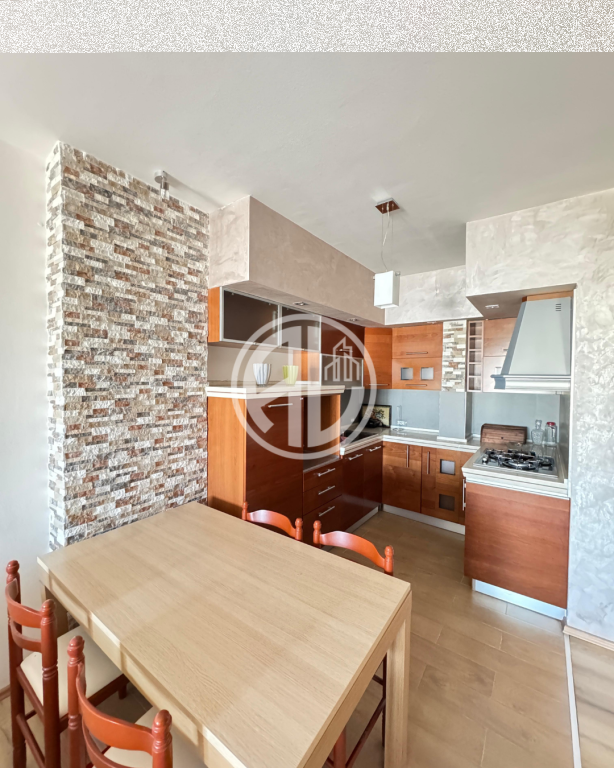 Appartamento 1+1 completamente arredato in vendita, vicino alla Stazione Ferroviaria, Durres.