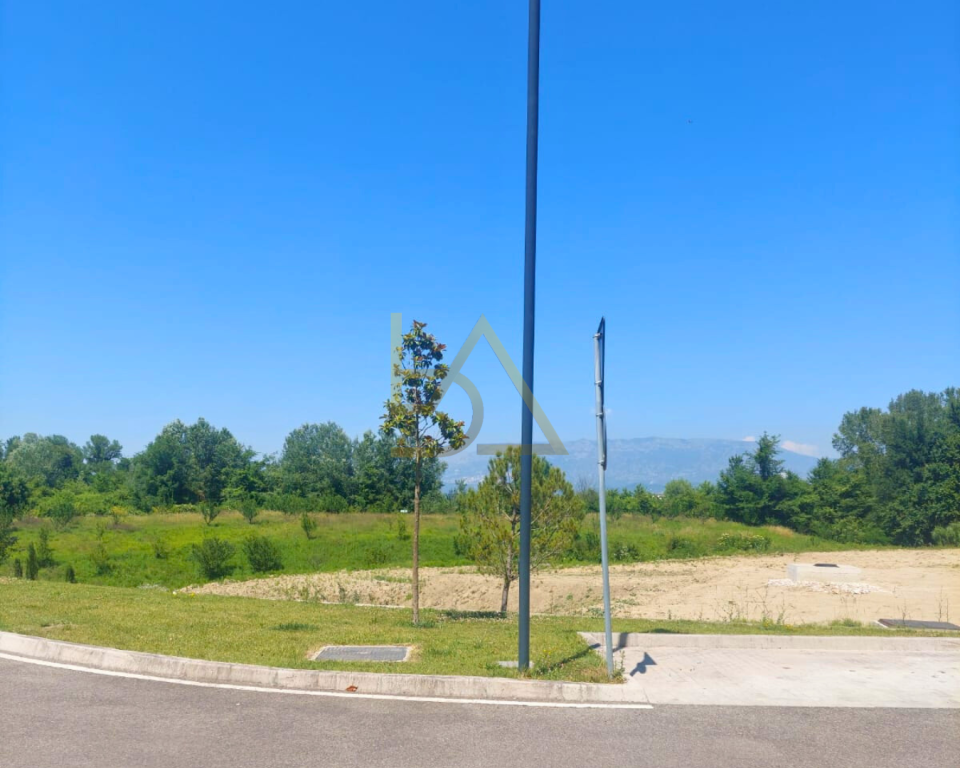 Shitet Tokë/Arë – Rinas, Tiranë