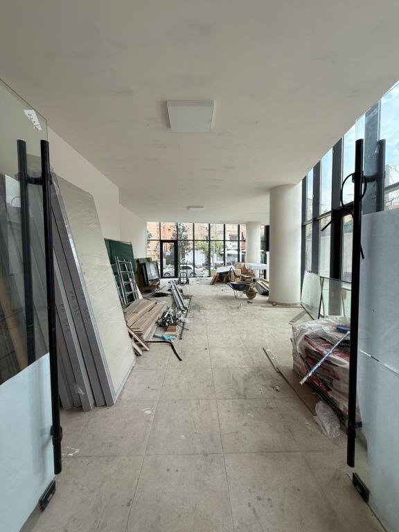 Locale Commerciale in Affitto – Golden Tower, Via Mine Peza