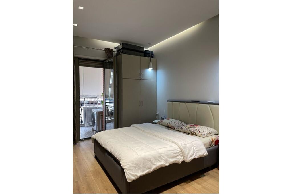 APARTAMENT 1+1+POST PARKIMI PER SHITJE--KOMPLEKSI DELIJORGJI