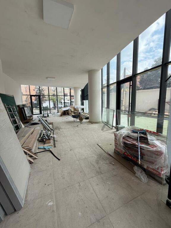 Locale Commerciale in Affitto – Golden Tower, Via Mine Peza