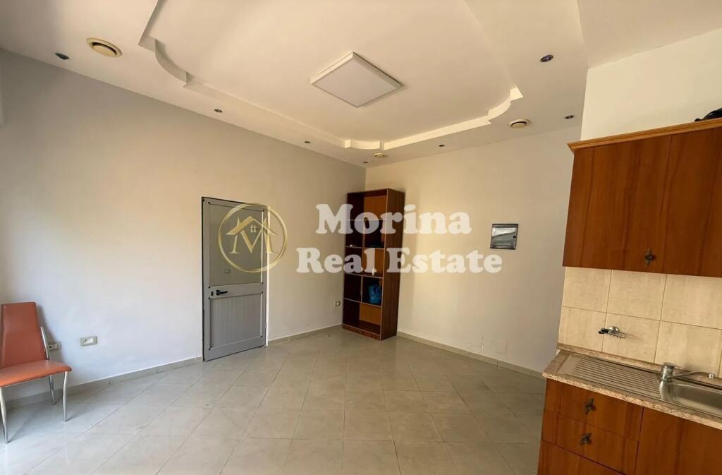 Affitto, Locale Commerciale, vicino alla Procura di Tirana, 550 euro/mese