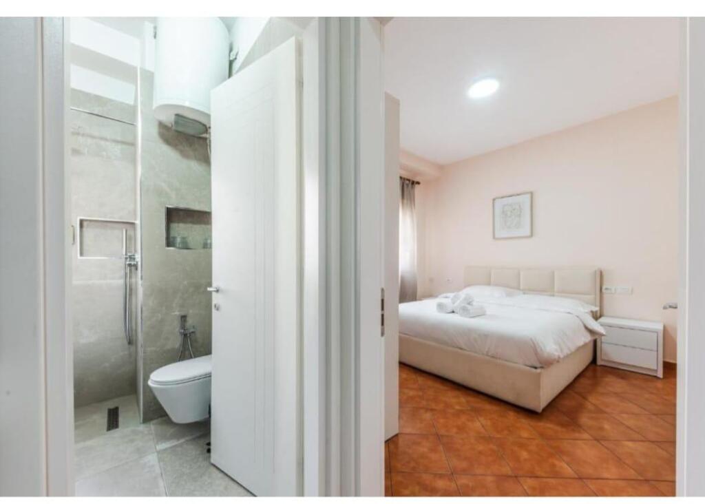Apartment 1+1 for rent on Myslym Shyri Street.