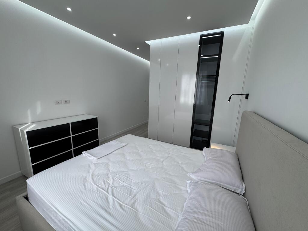 🏡 Jepet me qira apartament 2+1 📍 Univers City, pranë QTU 📌 Kati i 5-të, pallat i ri me ashensor 🛋️ I sapoarreduar  💶 Çmimi: 550 € / muaj  📞 Për më shumë informacion ose vizitë, kontaktoni.