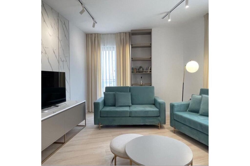 Apartament - Për Qira - Rruga Dervish Hatixhe