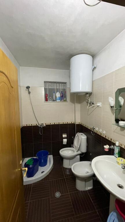 Jepet Me Qera Apartament 1+1+1 Ballkon