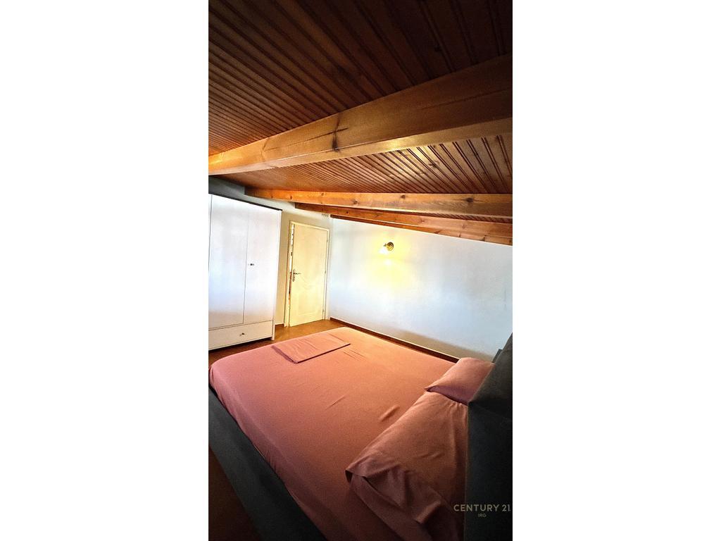 TEK Vilat Gjermane jepet me qira apartament 3+1+2 me verandë