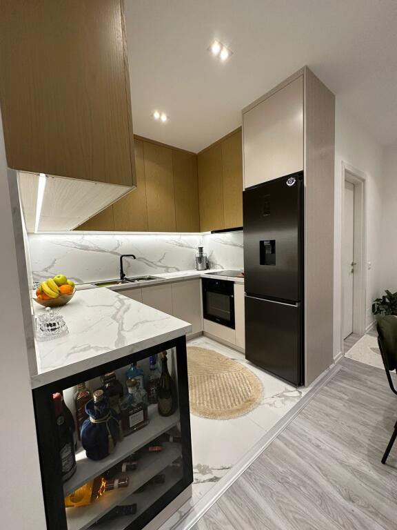 Pak minuta larg Selvise,Rr. e Dibres jepet me qera apartament 2+1+2i mobiluar.850 Euro