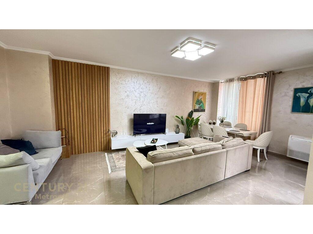 APARTAMENT PER QERA 2+1+2+POST PARKIMI PERBALLE PARLAMENTIT !