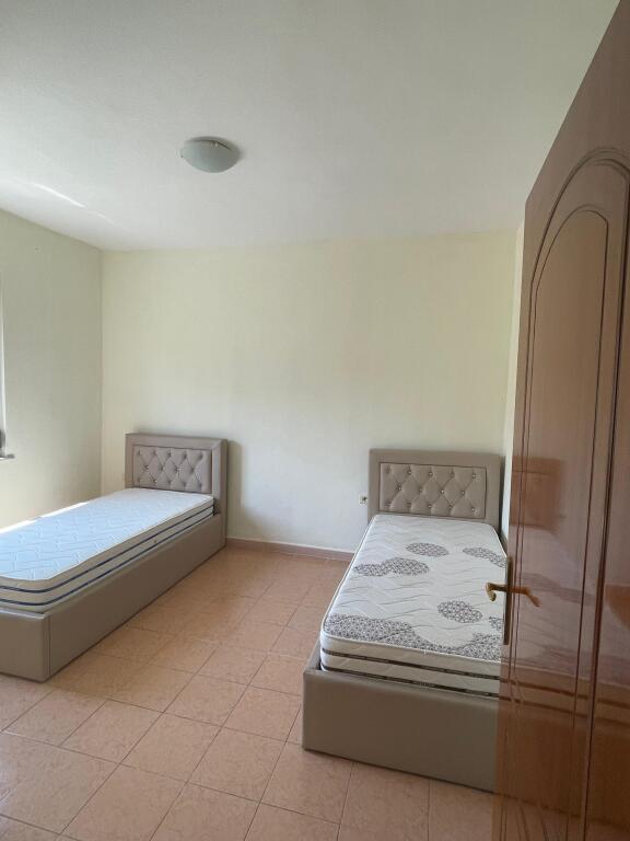 Jepet me qera Apartament 3+1 lagja 5