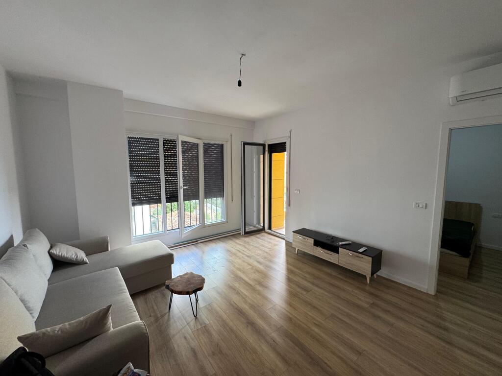 Apartment me qera 1+1 Shkolla e kuqe