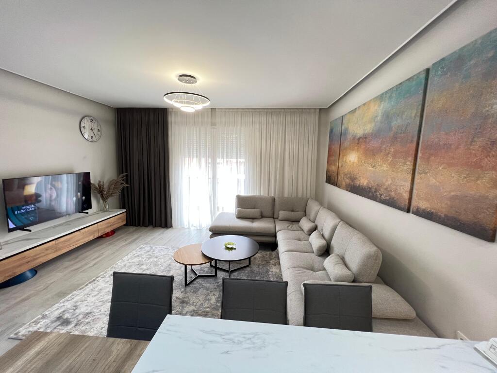 📣 SUPER RENT Apartment 2+1+2 Bathrooms+Parking 📍 Near Green City Residence, Astir ✨   🏢 New Building  🪜 5th Floor (With Elevator)  🛋️ Furnished in a Contemporary Style with Architect   💶 Price 800 Euro