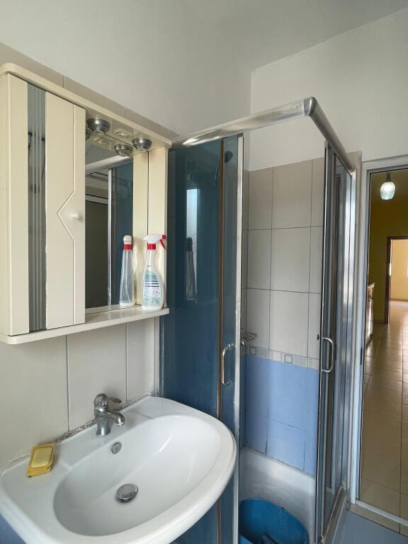 Jepet me qera Apartament 3+1 lagja 5